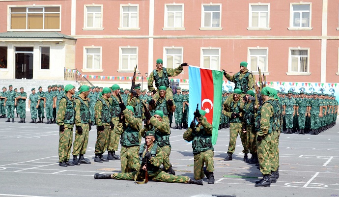 ƏVVƏLLƏR HƏRBİÇİ OLMUŞ ŞƏXSLƏRİN ƏMƏK MÜQAVİLƏSİ İLƏ ÇALIŞARKƏN MƏZUNİYYƏT MƏSƏLƏSİ